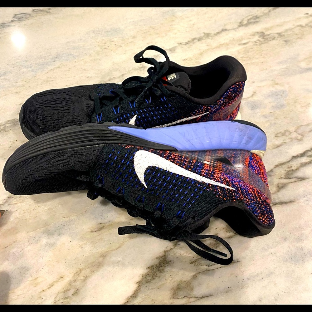 Nike tennis shoes size 8